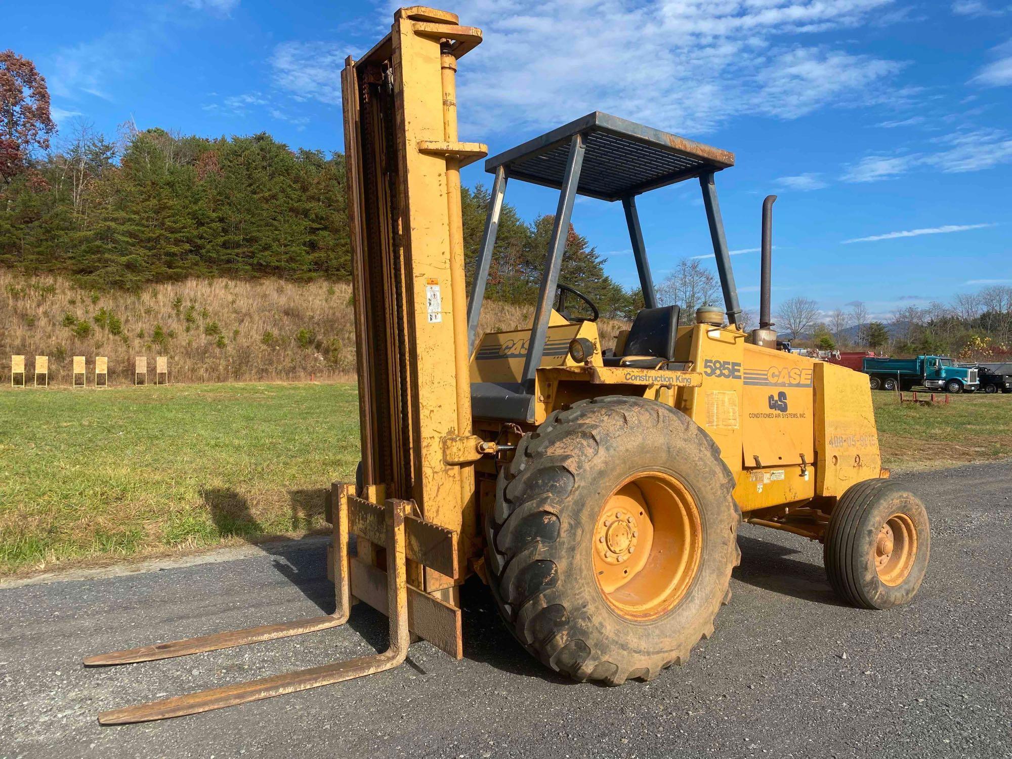 Case 585E Rough Terrain Forklift