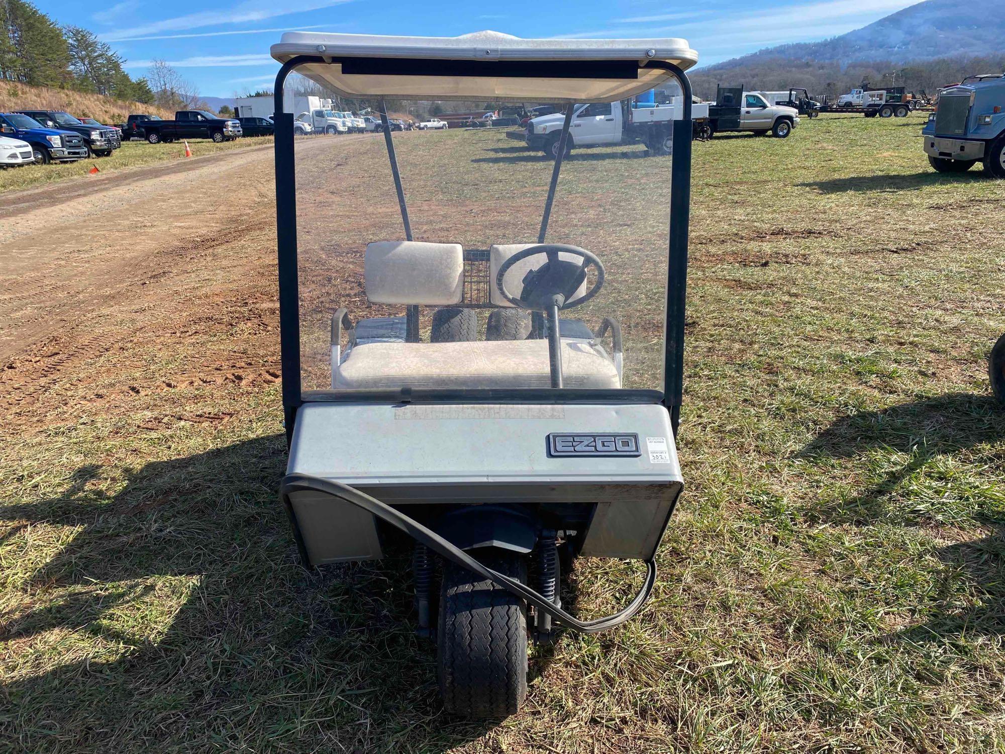 E-Z-GO Golf Cart