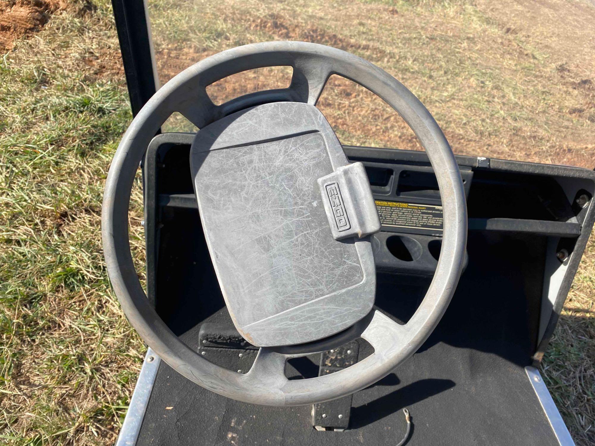 E-Z-GO Golf Cart