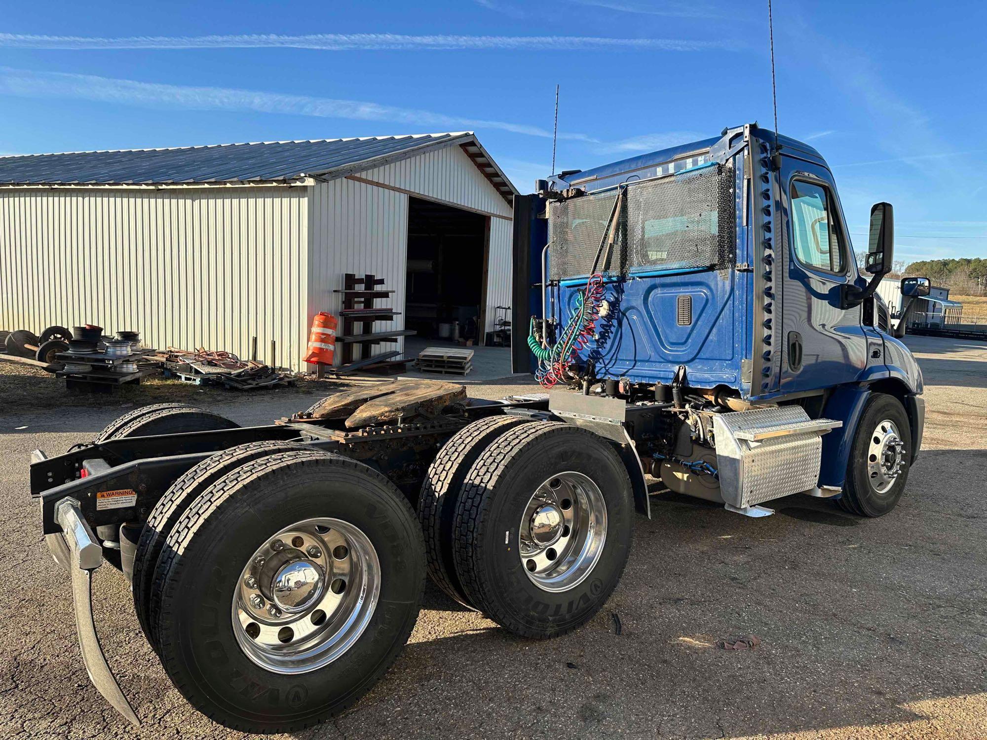 2015 Freightliner Cascadia 113 Truck, VIN # 1FUJGBDVXFLFM6602