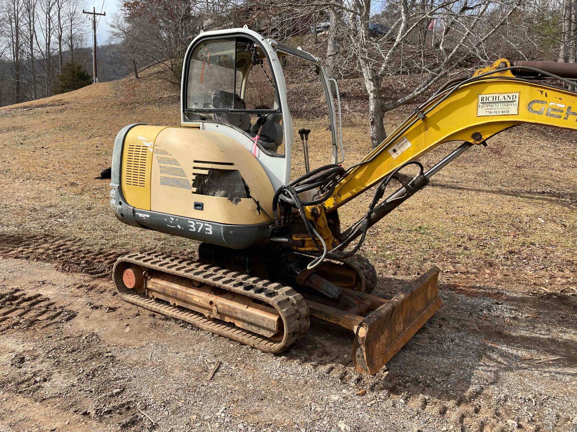 Gehl GE 373 Excavator with Cab and Carriage Slope Tilt