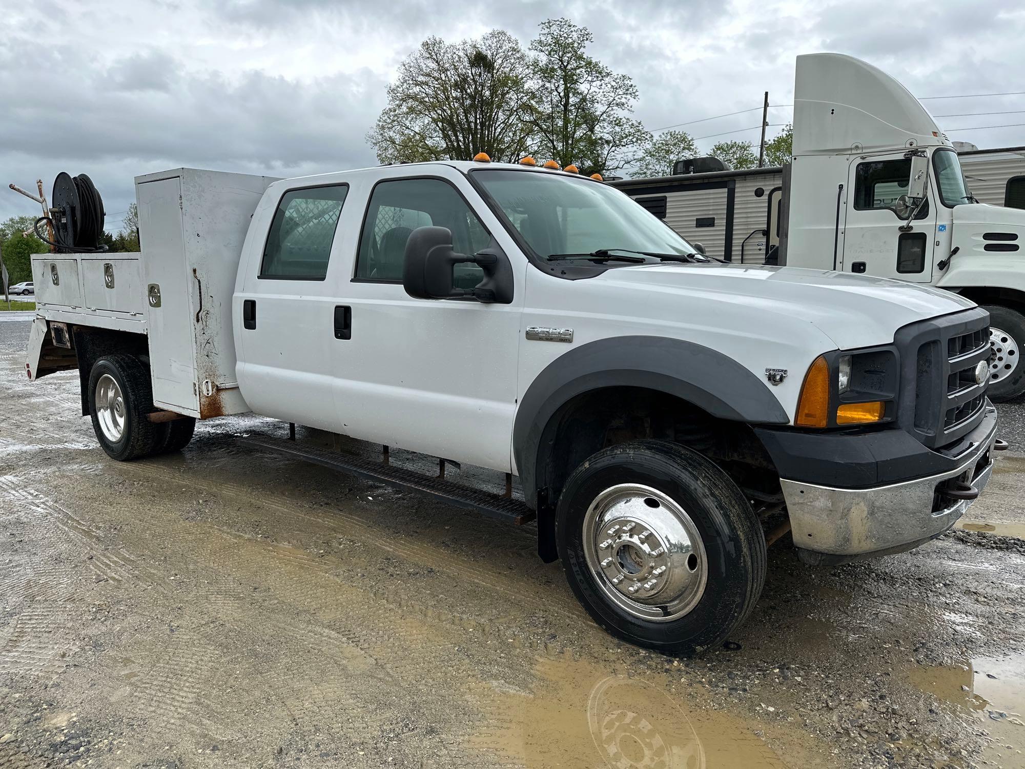 2005 Ford F-550 4x4 Service Truck, VIN # 1FDAW57Y65EC98751