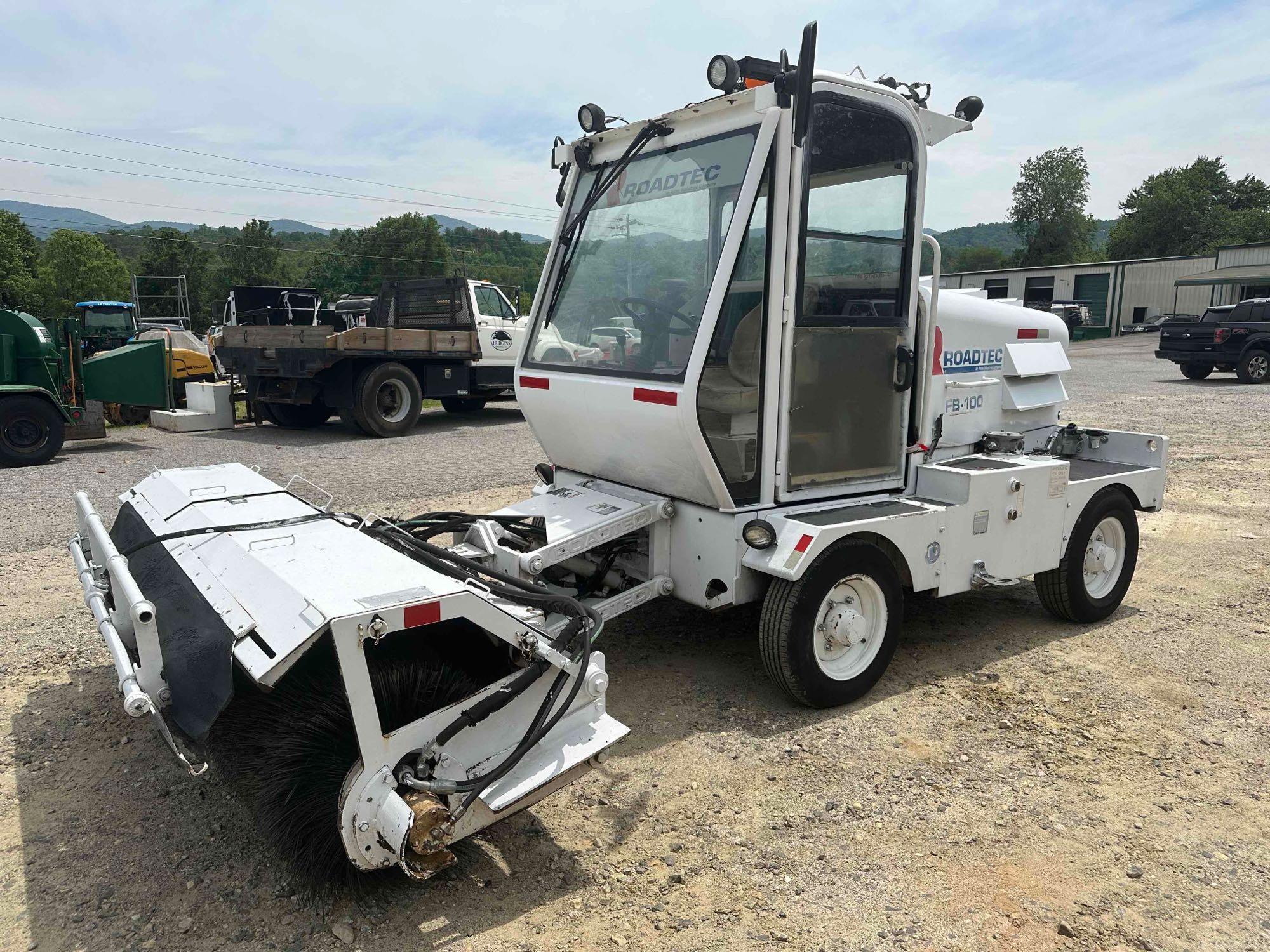 ROADTEC FB-100 Sweeper