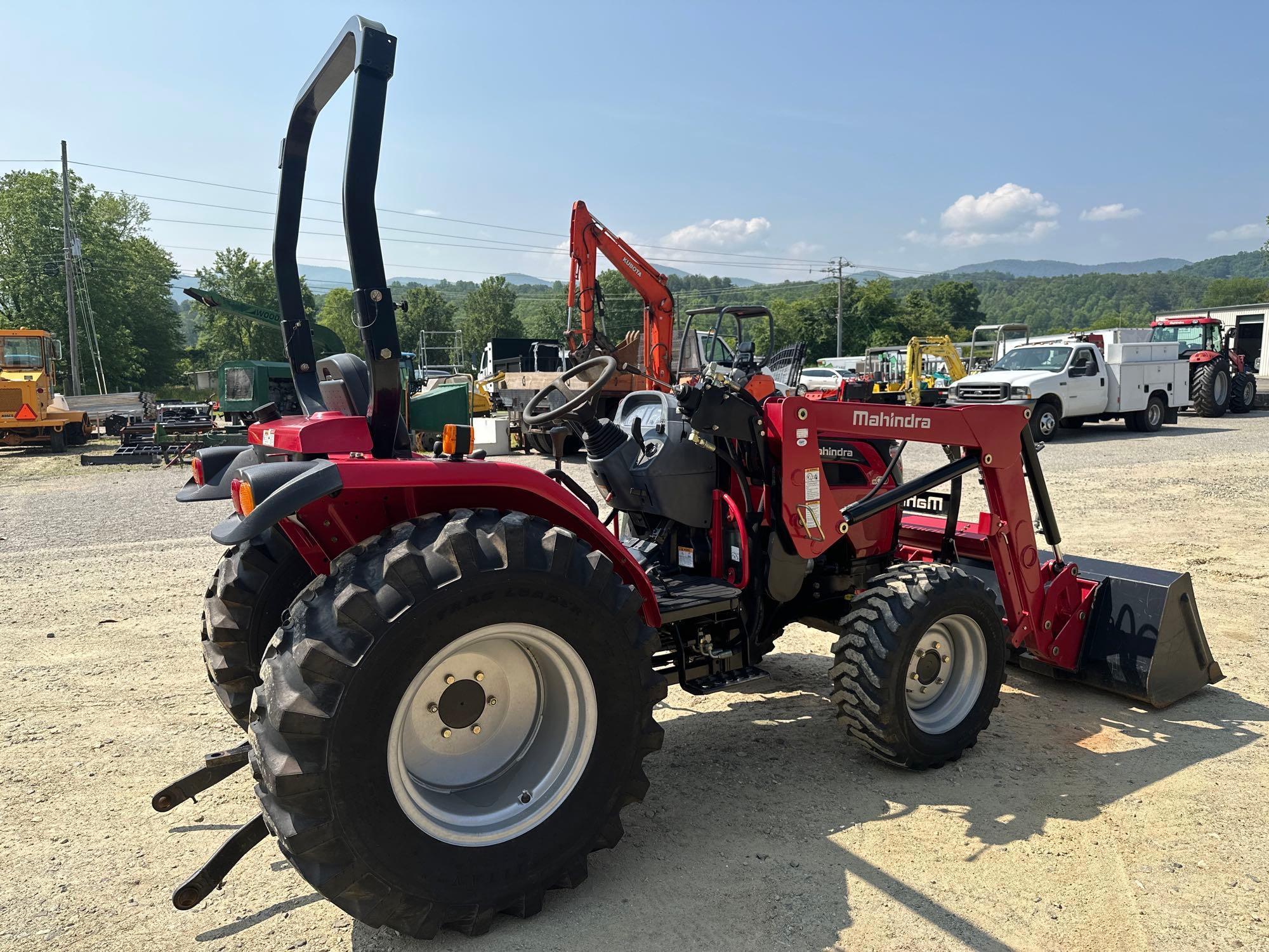Mahindra 2540 4x4 Tractor with Loader