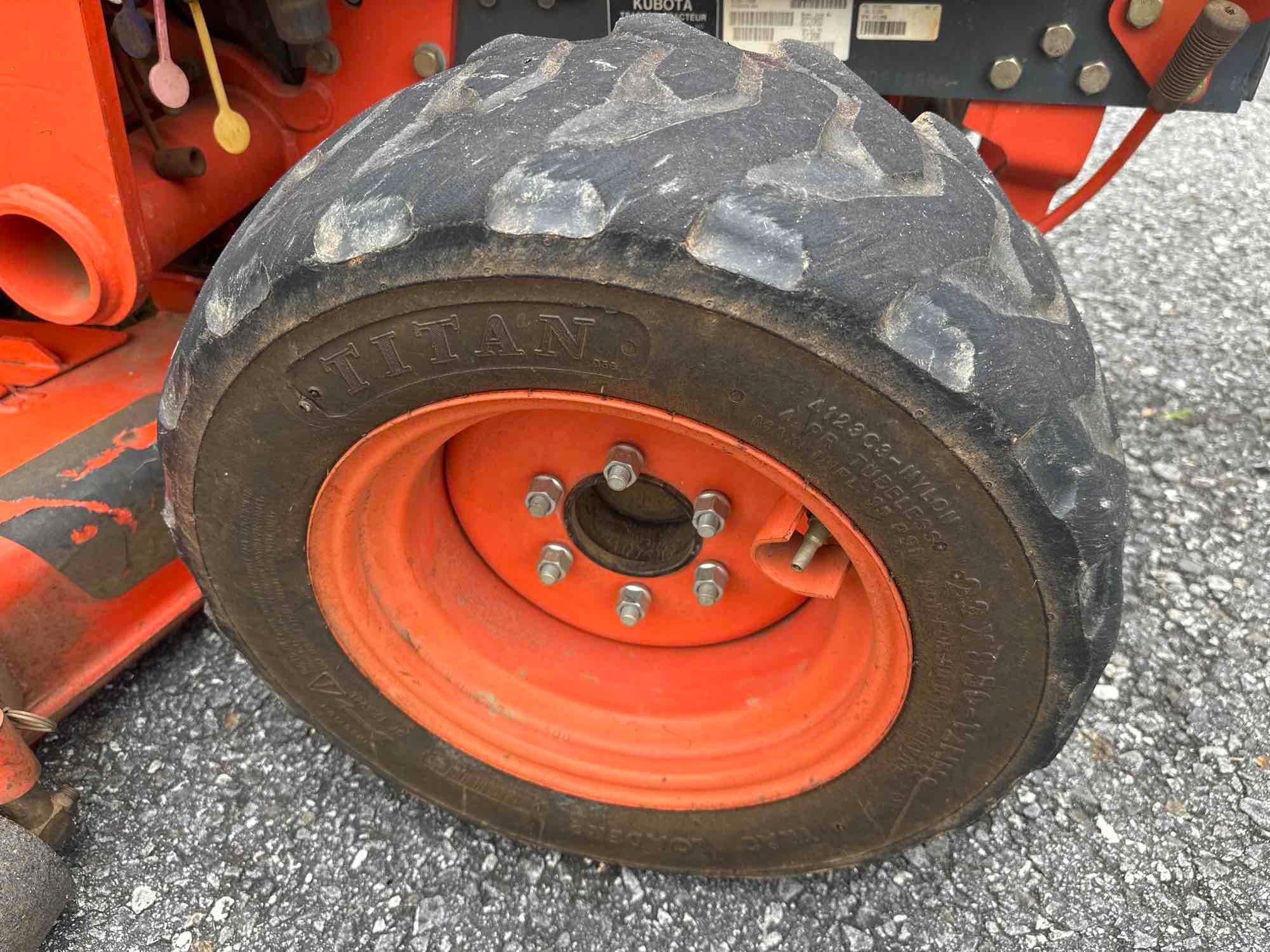 Kubota B2320 4x4 Tractor with Loader