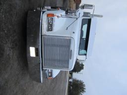 1998 Freightliner FLD120 Daycab Truck Tractor
