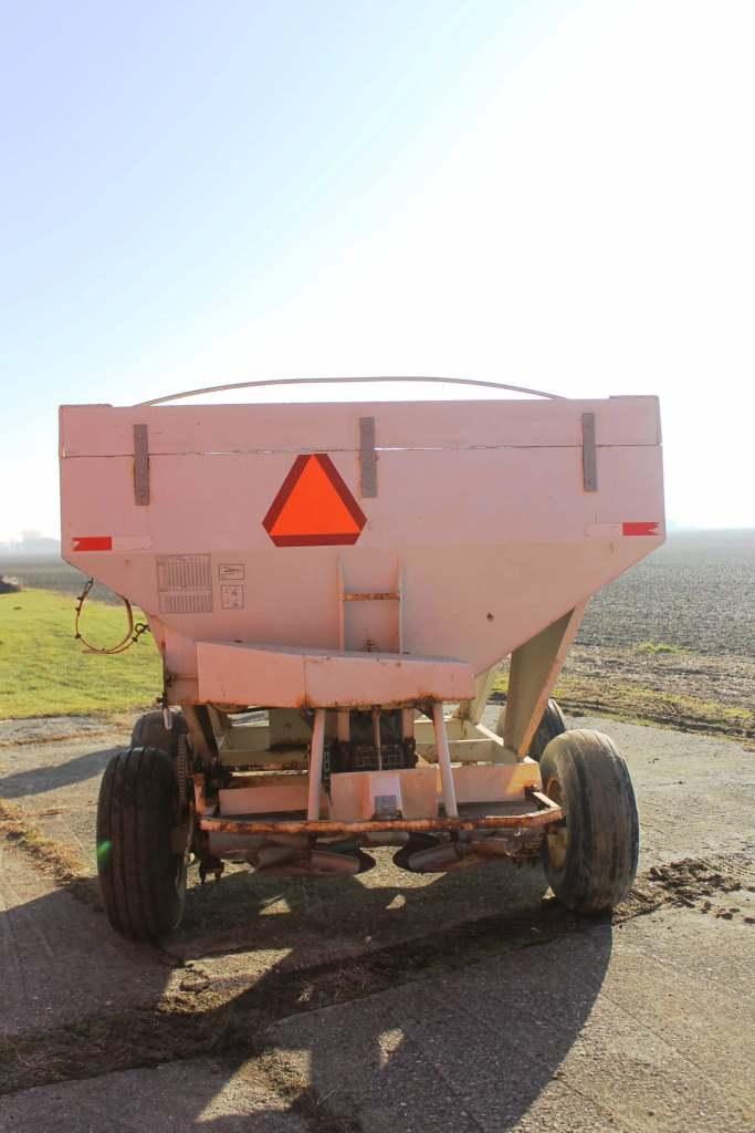 Willmar 500 Fertilizer Spreader