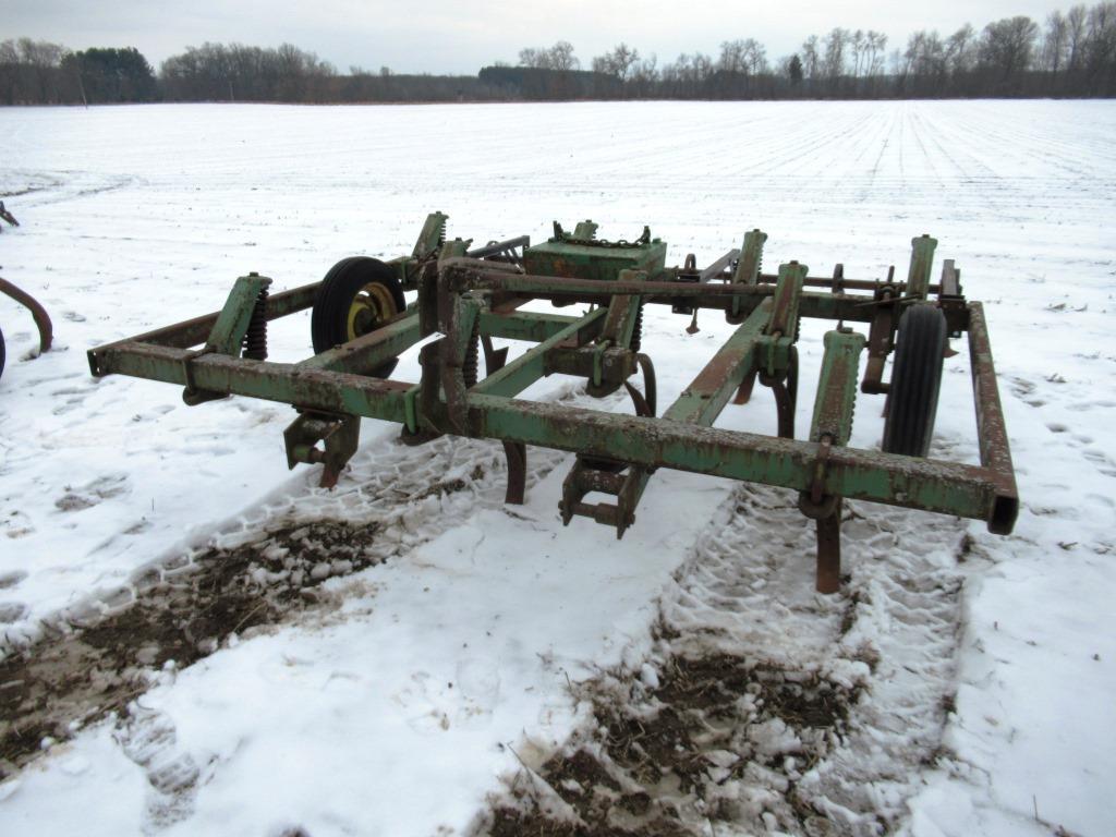 John Deere 1600 Chisel Plow