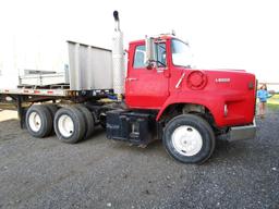 1990 Ford L9000 Semi Tractor