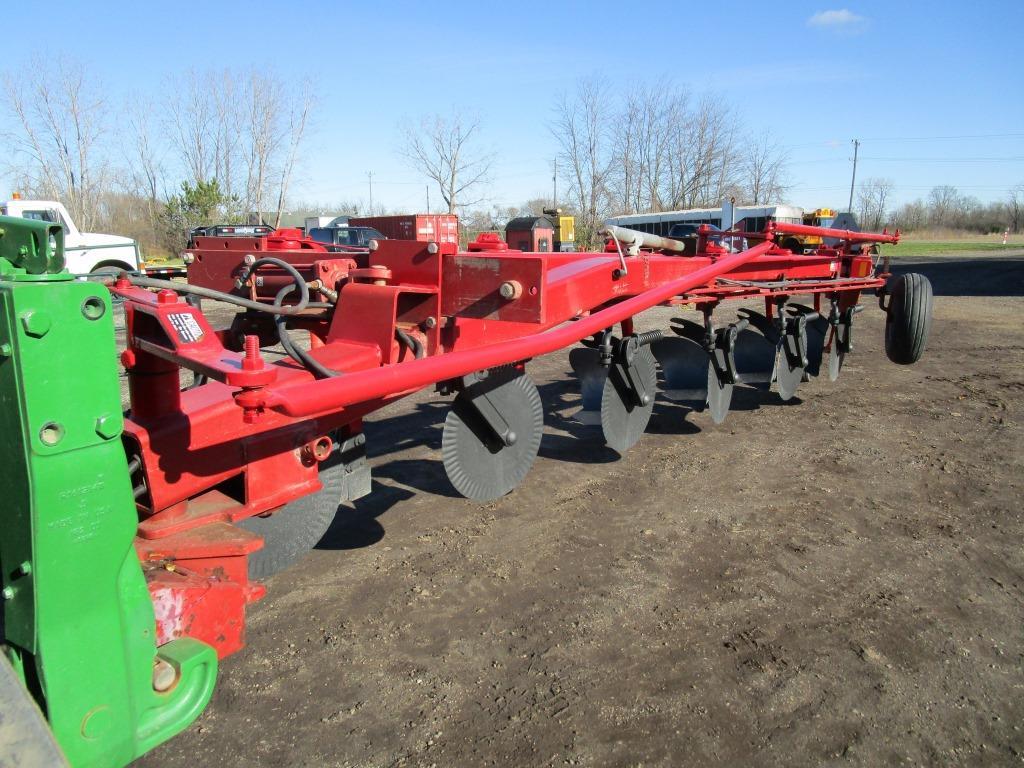 193-1   Case IH 7500 Vari Width 6 bottom Plow - EXTREMELY NICE