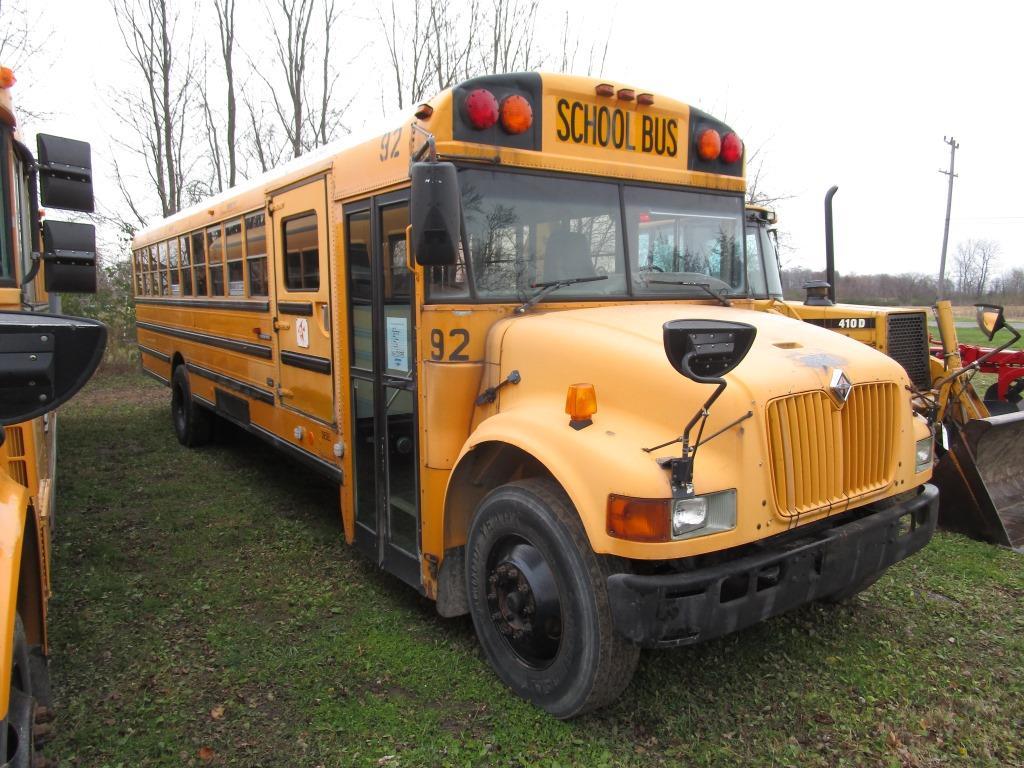 154-2   2002 International School Bus - NO RESERVE