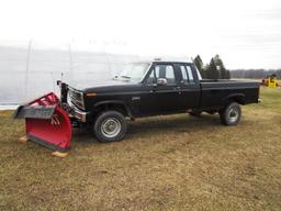 1986 Ford F-250 4x4 w/ 9’2” Boss V Plow