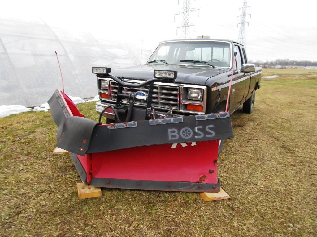 1986 Ford F-250 4x4 w/ 9’2” Boss V Plow