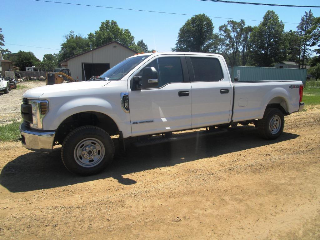 2019 Ford F-250 Crew Cab, 4x4, 6.7L Diesel - ONLY 17,124 MILES!!!