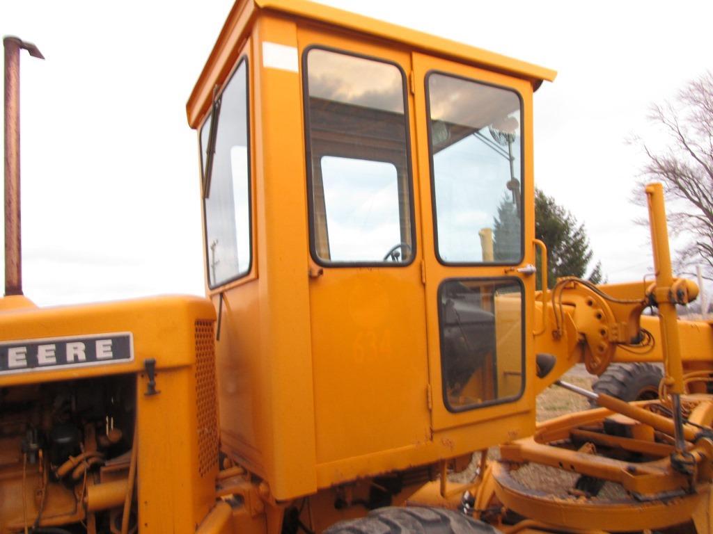 199-3  1973 John Deere 570A Road Grader w/ Scarifer