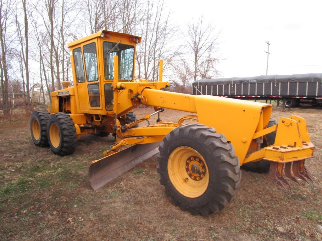 199-3  1973 John Deere 570A Road Grader w/ Scarifer