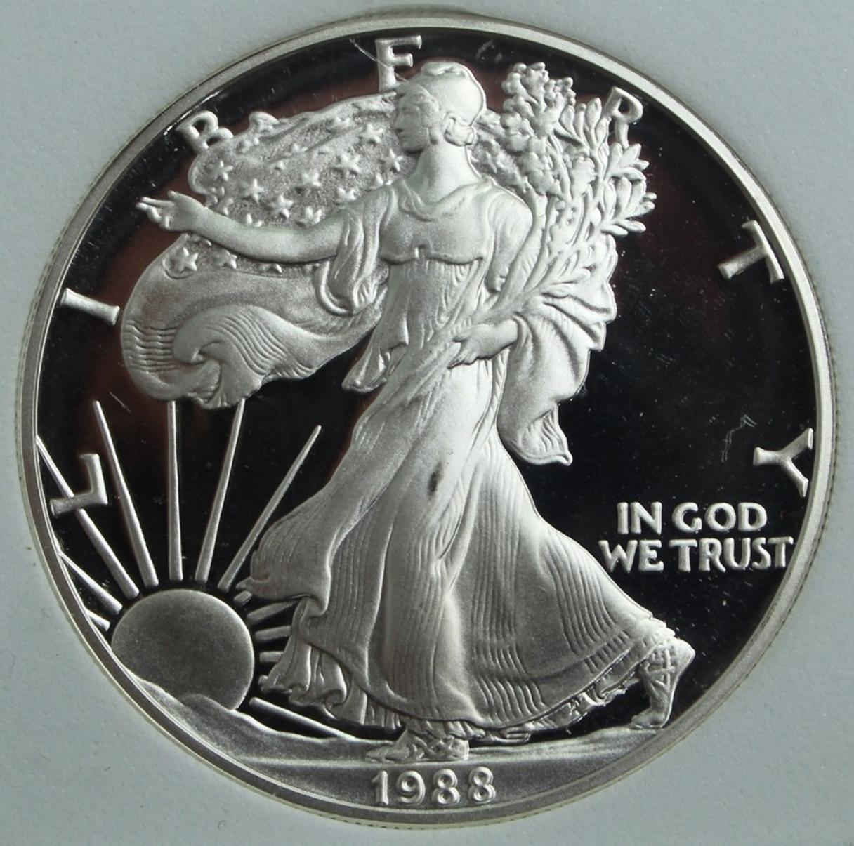 1988 AMERICAN SILVER EAGLE