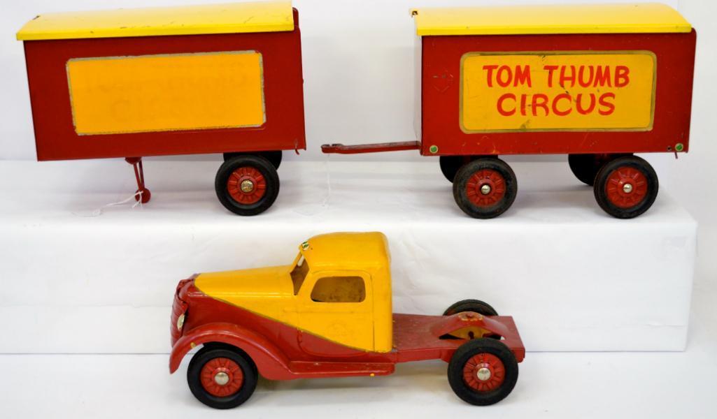 Buddy L Tom Thumb Circus semi tractor with two pup trailers
