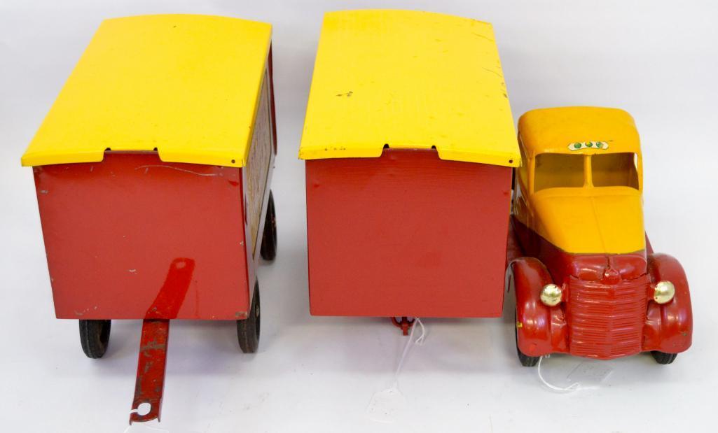 Buddy L Tom Thumb Circus semi tractor with two pup trailers