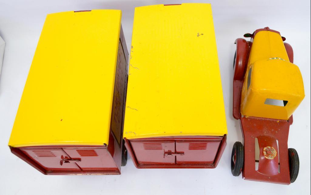 Buddy L Tom Thumb Circus semi tractor with two pup trailers