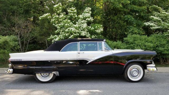 1956 Ford Sunliner