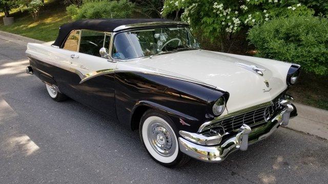 1956 Ford Sunliner