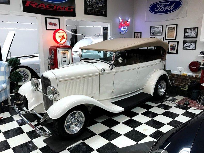 1932 Ford Roadster Replica
