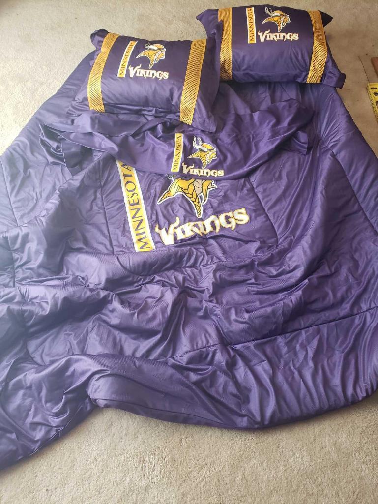 XXL Minnesota Vikings Comforter and 2 pillows