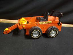 Metal toy trencher and crane truck