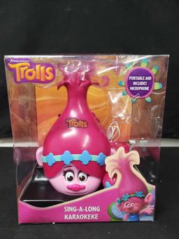 DREAMWORKS TROLLS Sing a long Karaokeke portable and includes Microphone