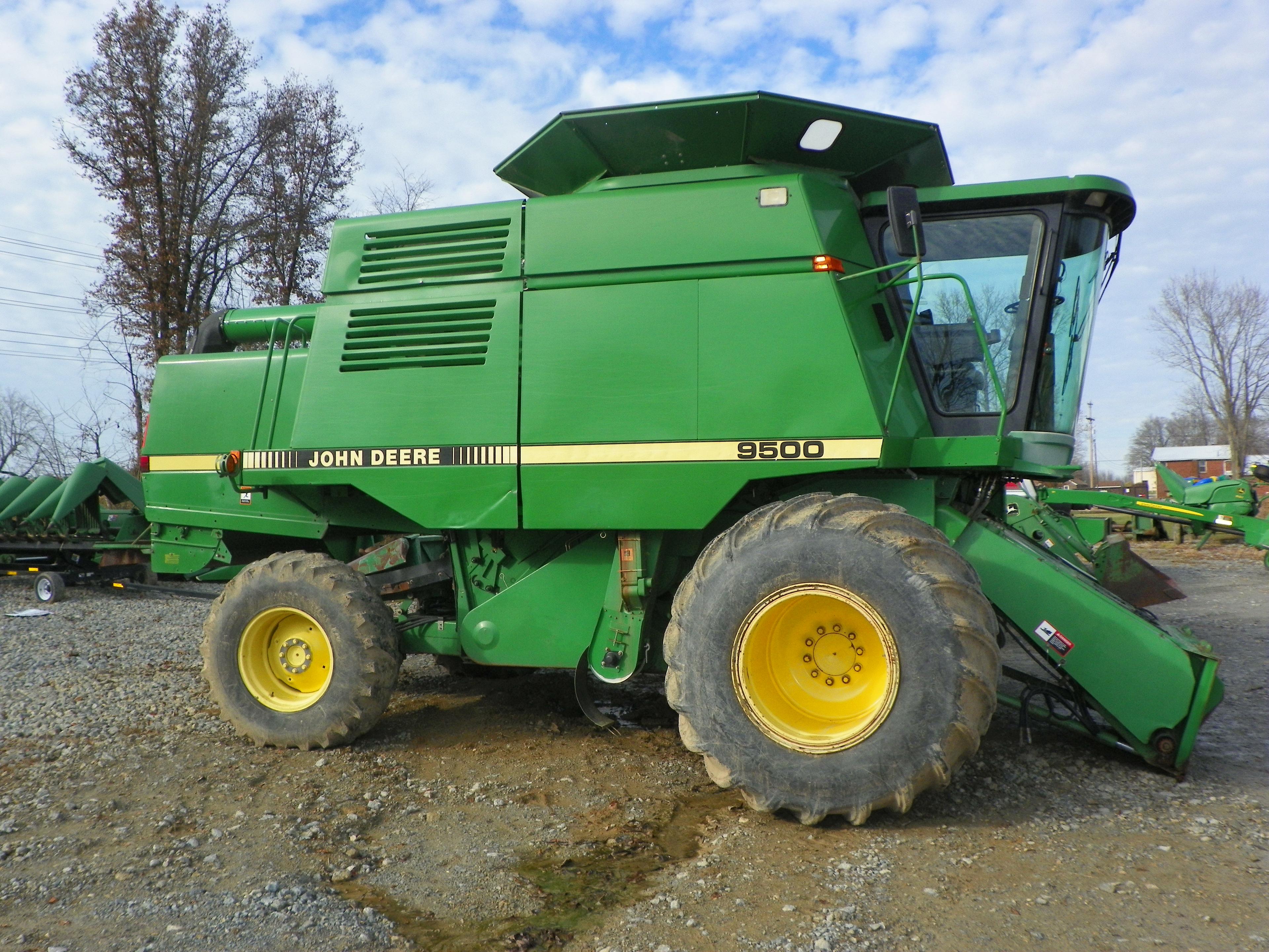 1992 John Deere 9500 Combine