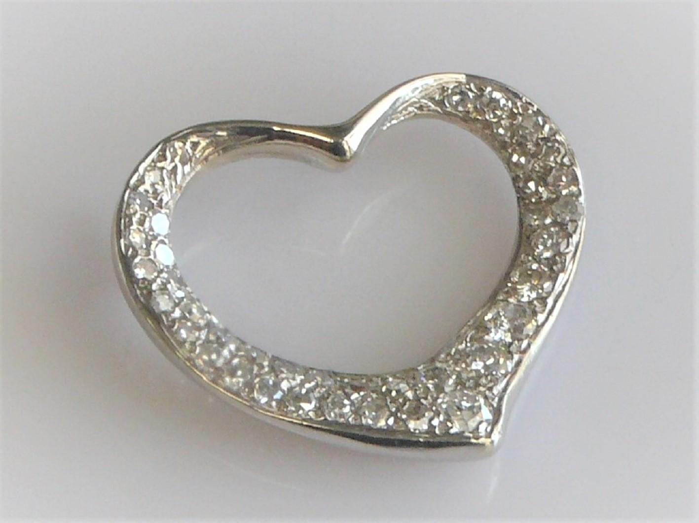 18k White Gold Diamond Heart Pendant