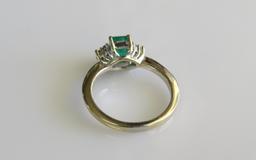 18KT White Gold Emerald Ring