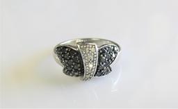 10KT White Gold Black and White Diamond Fashion Ring