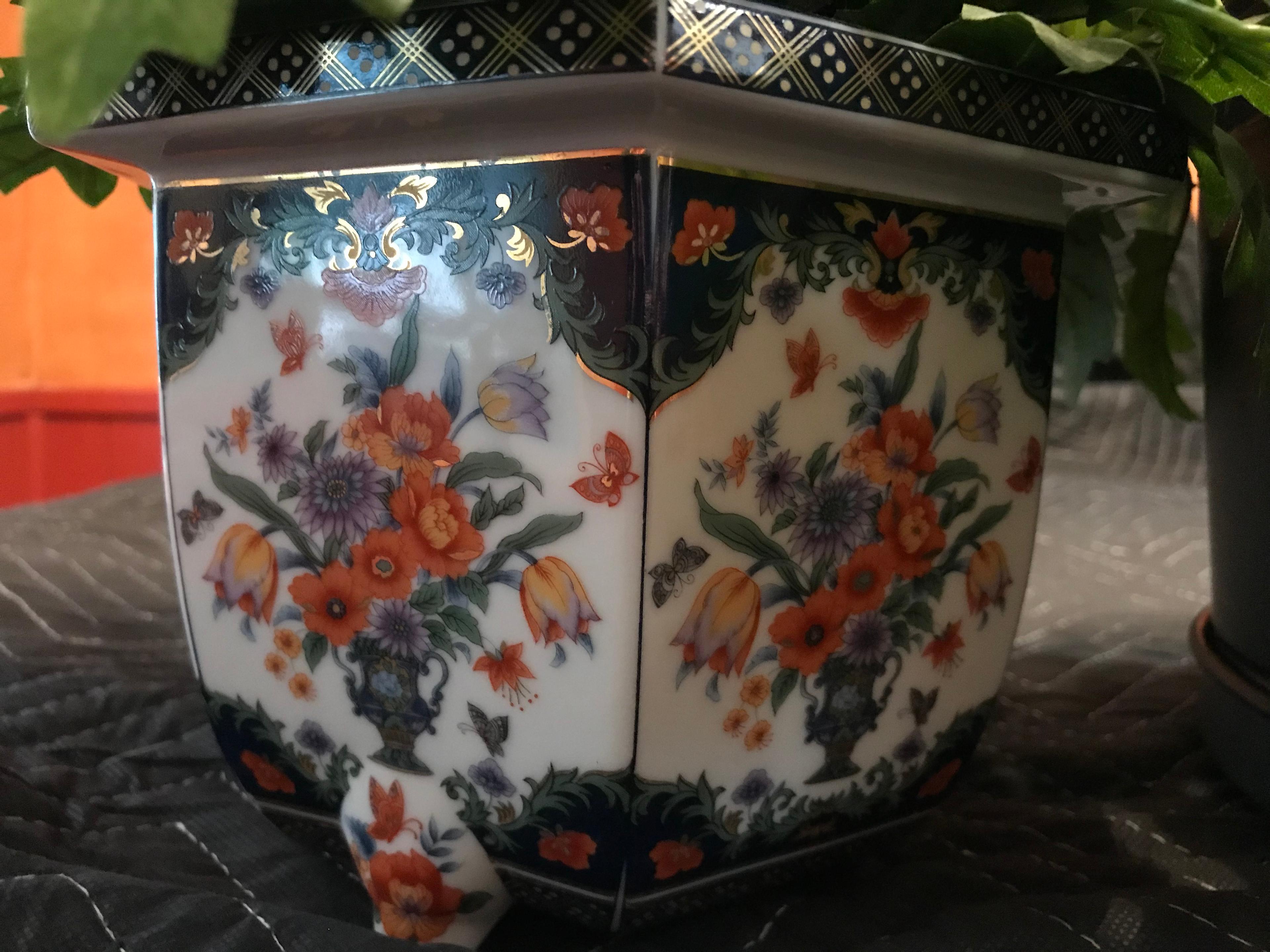 Chinese porcelain put with silk plant and metal pot with base