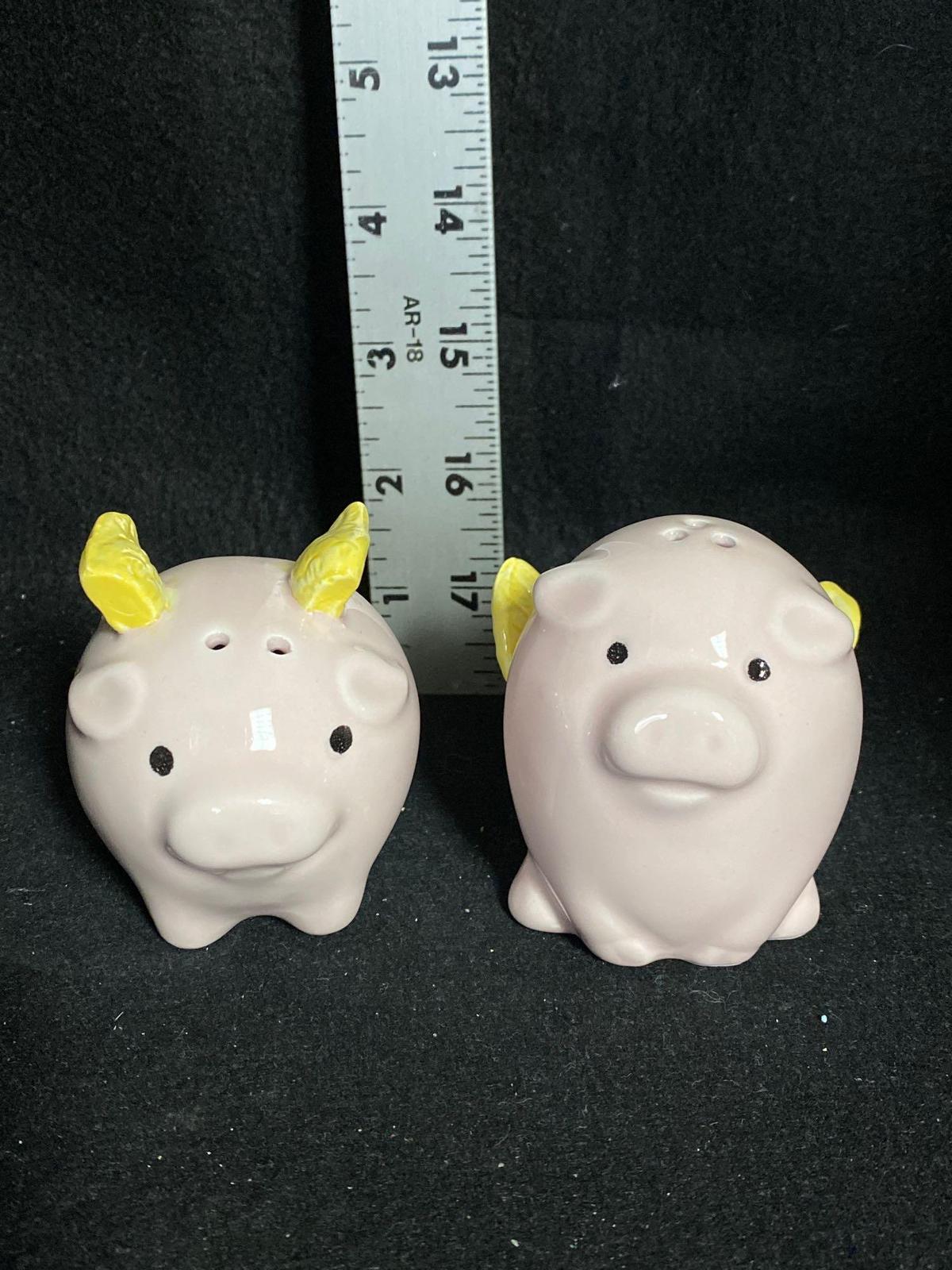 Art Deco Flying Pigs Shaker Set