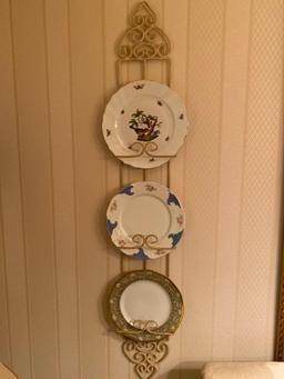 Hanging Plate Rack With Three Vintage Plates