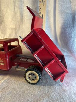 Vtg Tonka Hydraulic Dump Truck