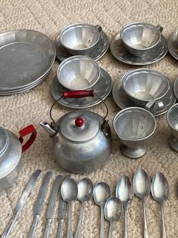 Vintage Aluminum Children?s Tea Set