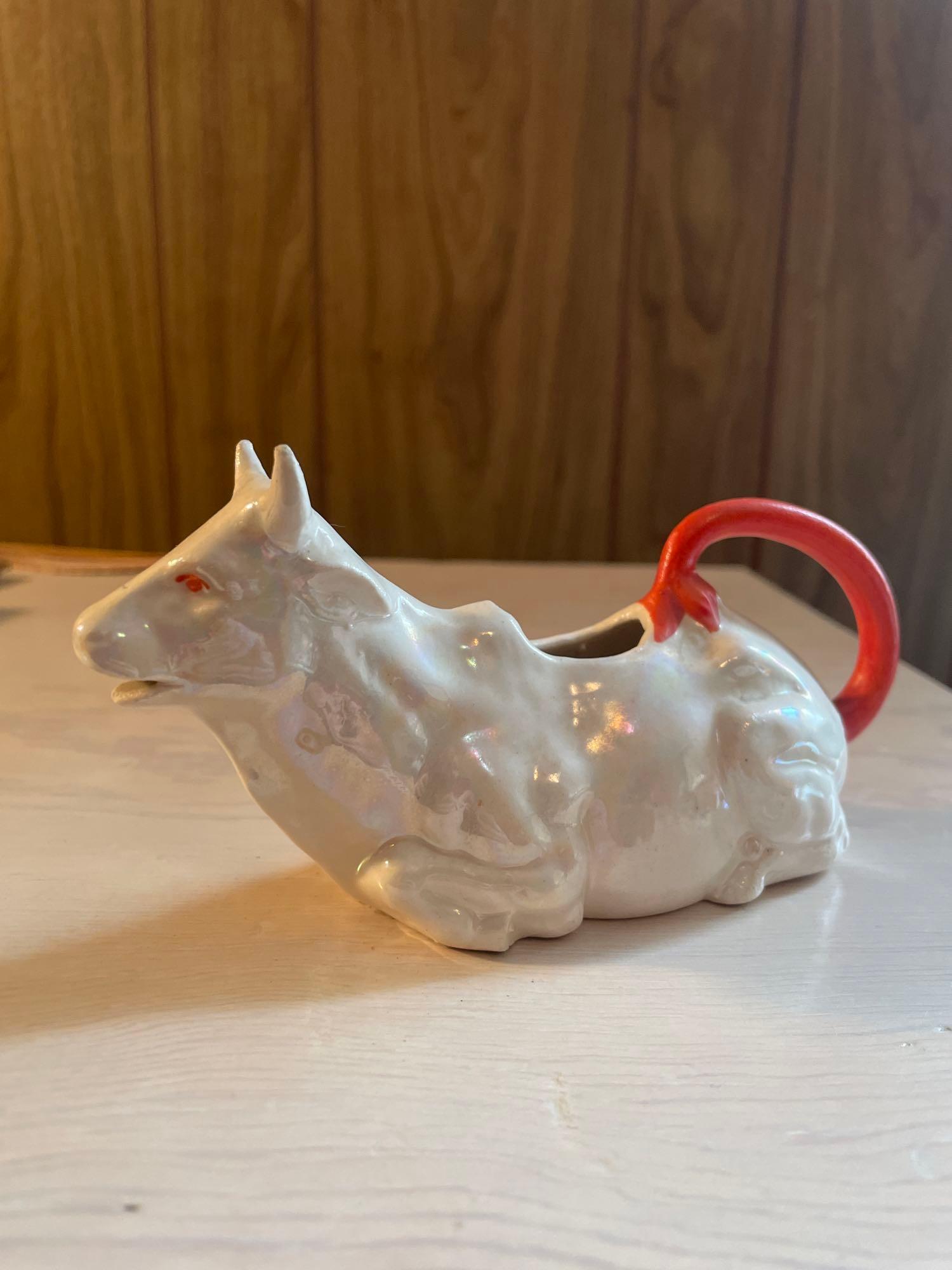 Vtg Sitting cow Creamer