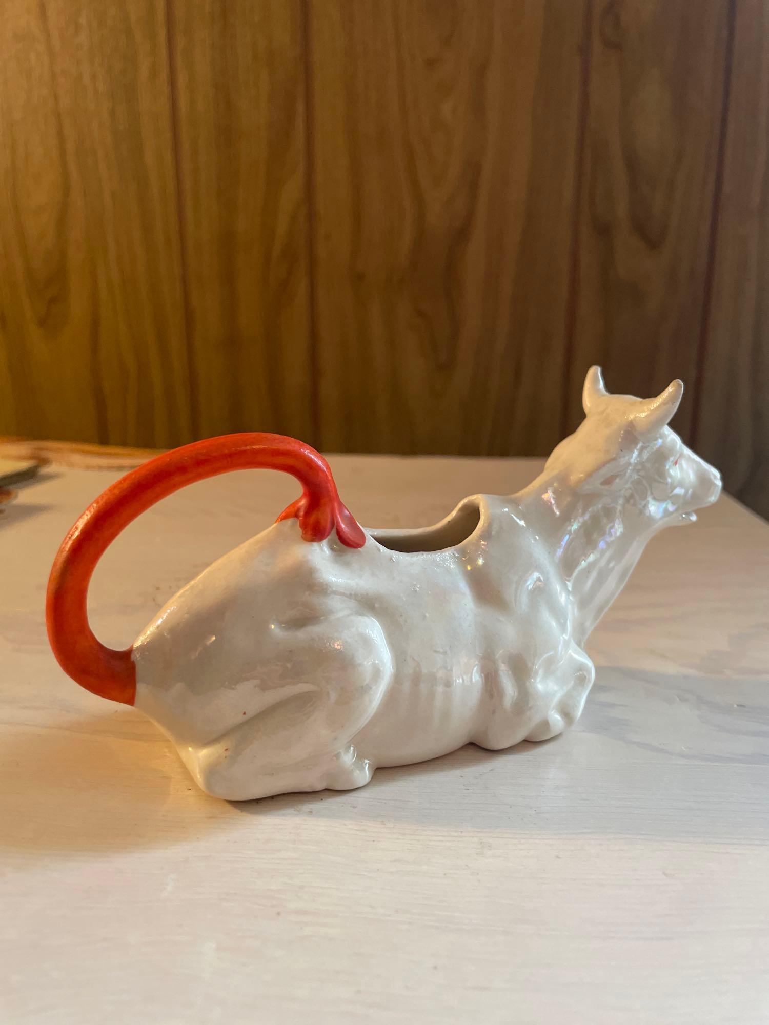 Vtg Sitting cow Creamer