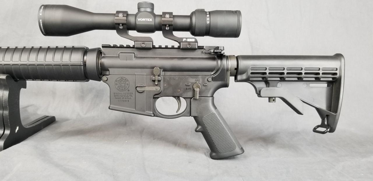 S&W M&P-15 AR-15 .223/5.56 Rifle w/scope