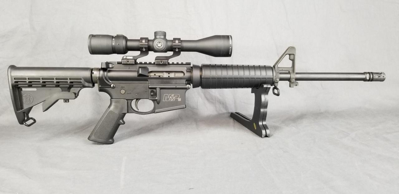 S&W M&P-15 AR-15 .223/5.56 Rifle w/scope