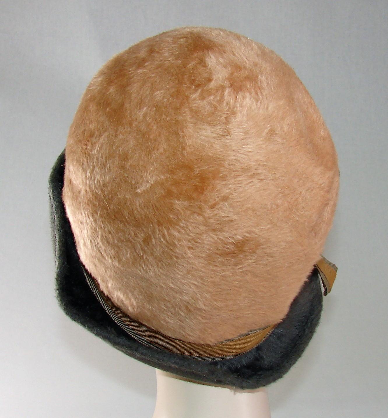 Vintage Ladies 1920s Grey And Blonde Brushed Felt Cloche With Grosgrain Two Tone Ribbon