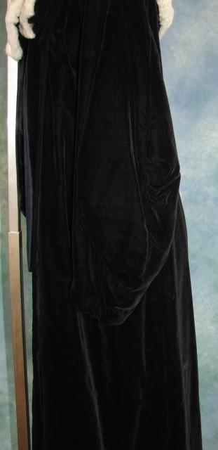 Vintage Ladies 1920s Black Velvet And Fur Opera Cloak With White Mink Collar