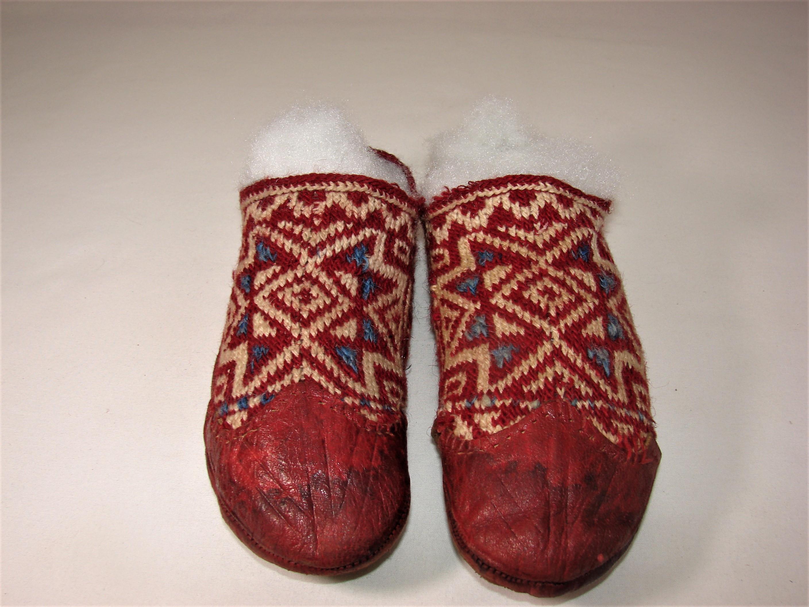 Vintage Ladies 1930s Scandinavian Red Leather And Wool Moccasins