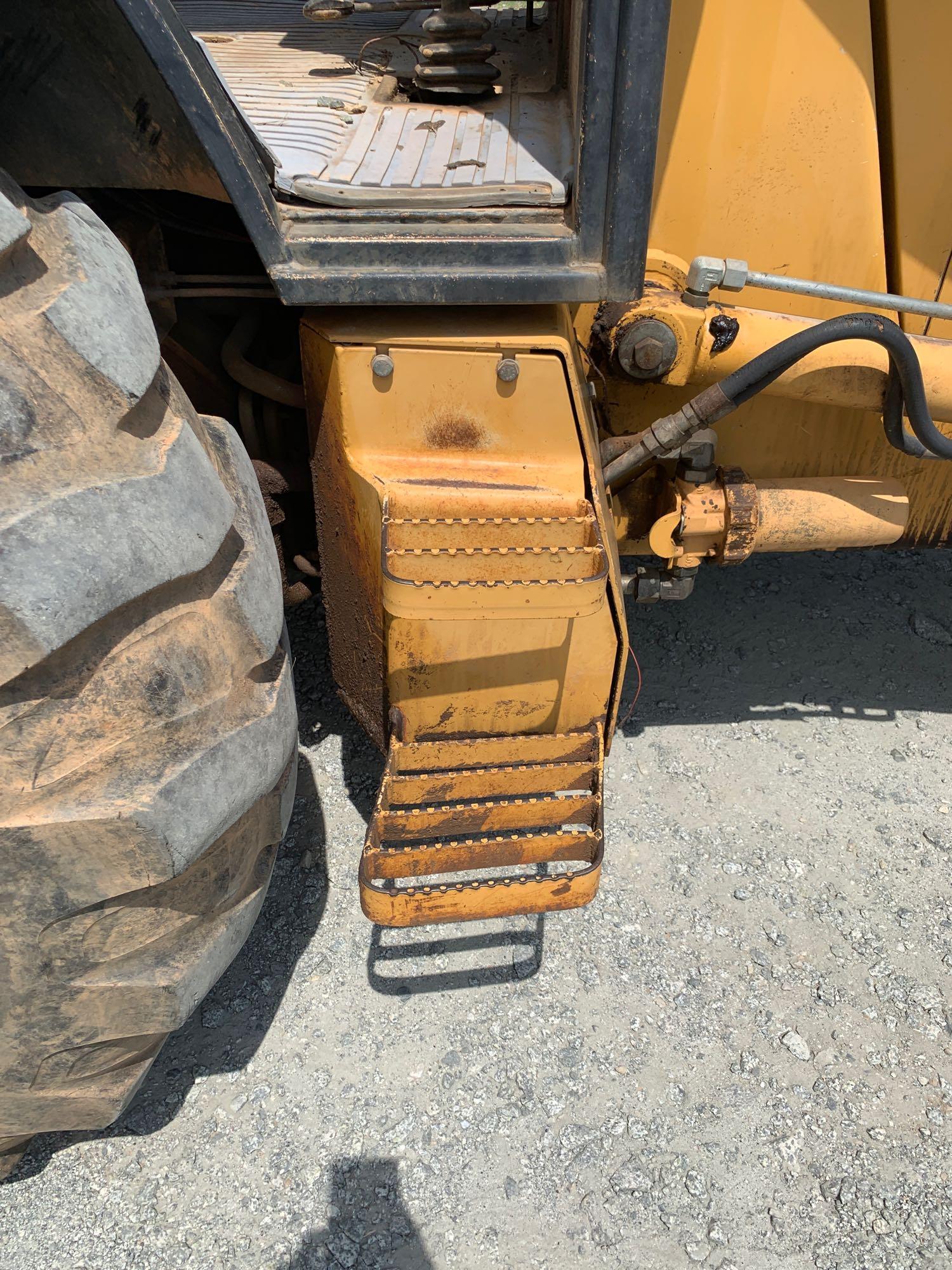 Ford 655C Loader Backhoe