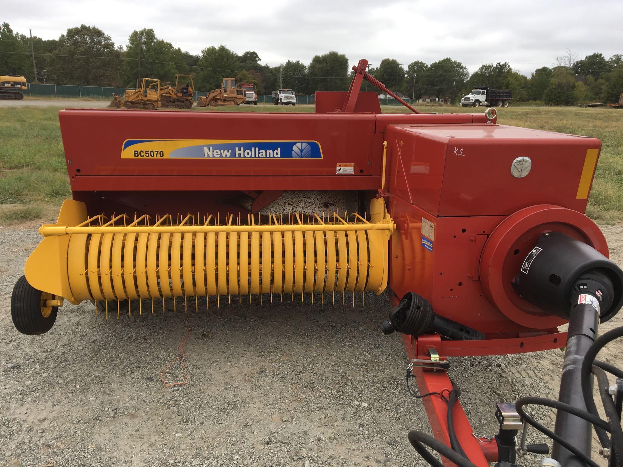 2015 New Holland BC5070 Hayliner Square Baler