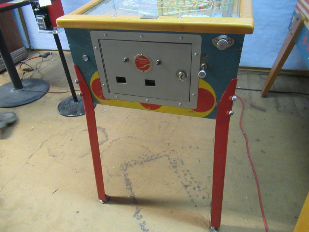 1958 Williams Gusher Auto Themed Pinball Machine. Works Great.