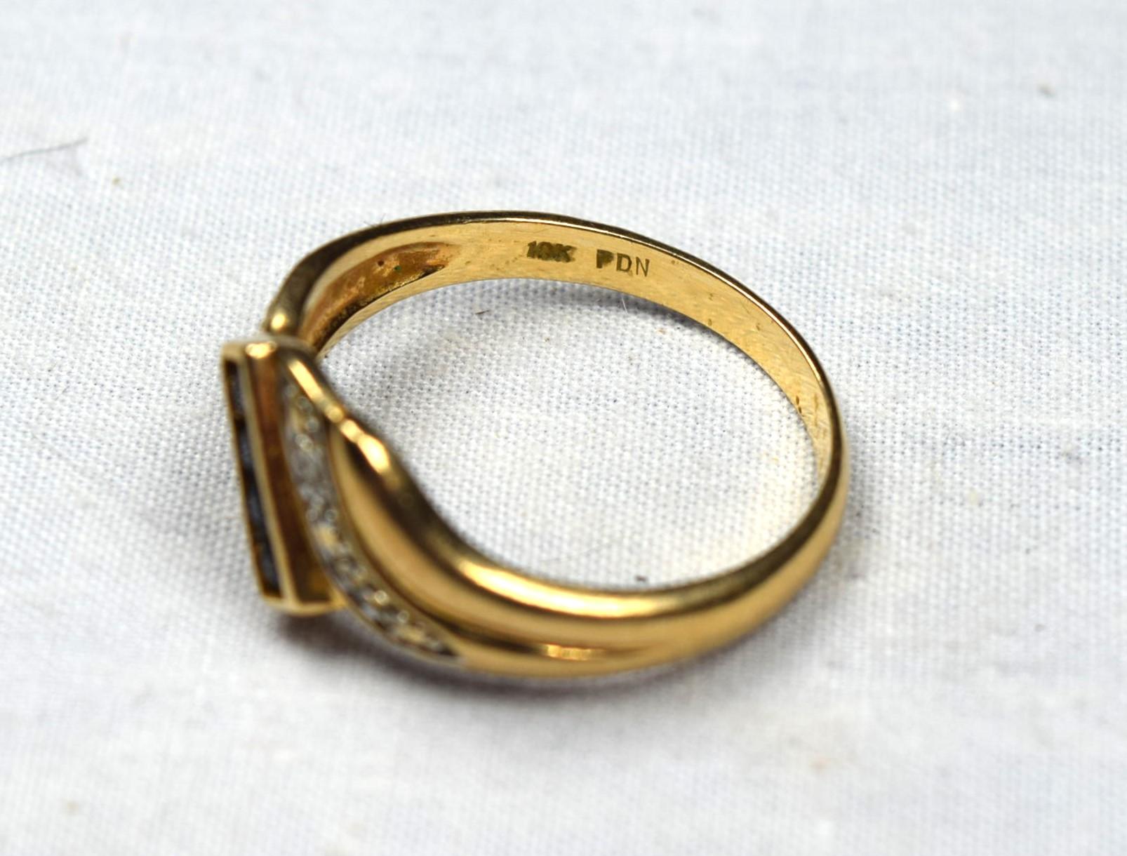 Estate 10K Yellow Gold Ladies Ring